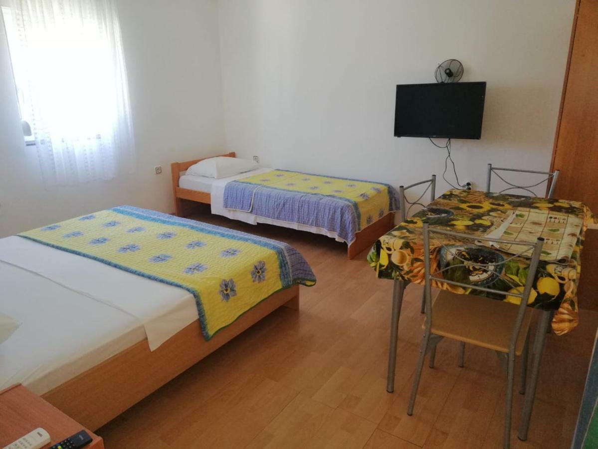 Apartmani Kovacic Murter Bagian luar foto